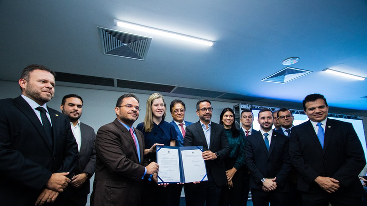 Legislativo recebe projeto que institui o pagamento do 13º do CRIA