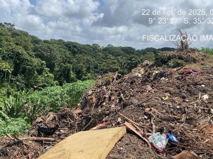 IMA aplica multa de R$ 200 mil e embarga área usada como lixão irregular em Barra de Santo Antônio