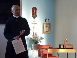 Padre brasileiro desafia excomunhão do Papa e diz que seguirá celebrando missas