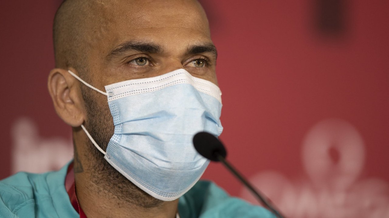 Daniel Alves critica Piquet por fala racista, e cogita jogar no Athletico-PR
