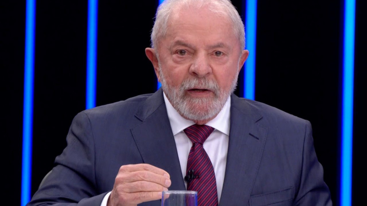 TSE manda Bolsonaro parar de propagar fake news sobre pandemia e Auxílio Brasil