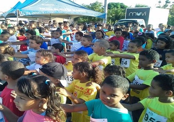 Projeto Maratoninha de Base leva lazer a crianças no Complexo Benedito Bentes