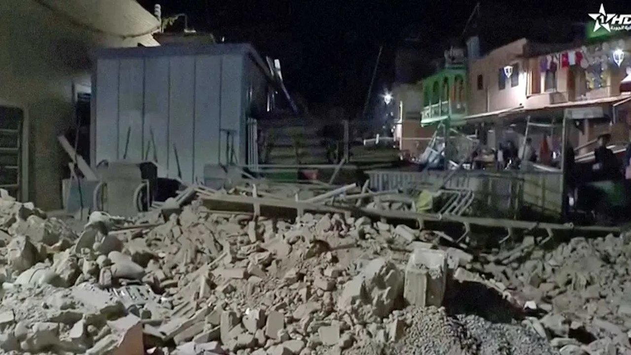 Terremoto no Marrocos: equipes de resgate estrangeiras se dirigem para o país, em corrida para encontrar sobreviventes