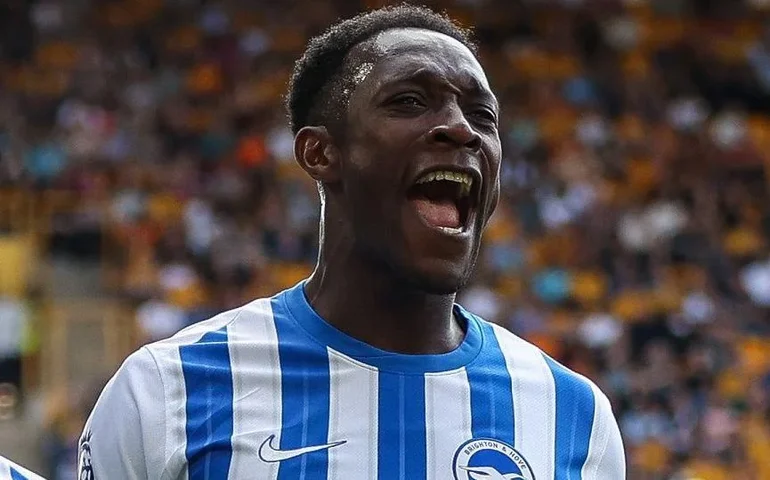 Welbeck marca dois e Brighton surpreende Liverpool com vitória no Falmer Stadium