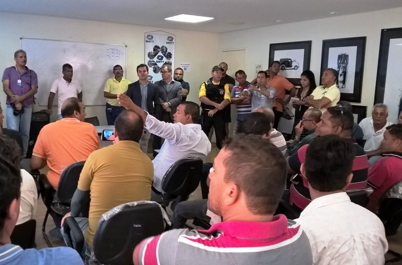 Superintendente da SMTT se reúne com taxistas