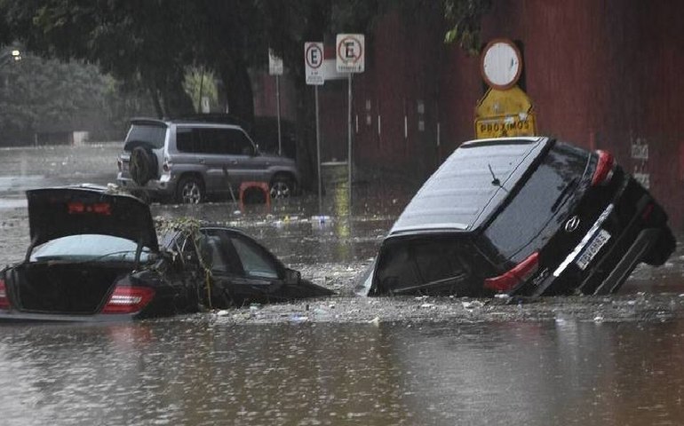 Chuvas causam estragos em SP; verão tem 25 mortes e cinco desaparecidos
