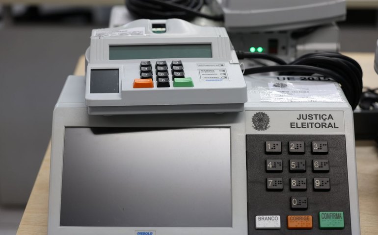 Pesquisa aponta que fake news sobre eleições miram urnas eletrônicas
