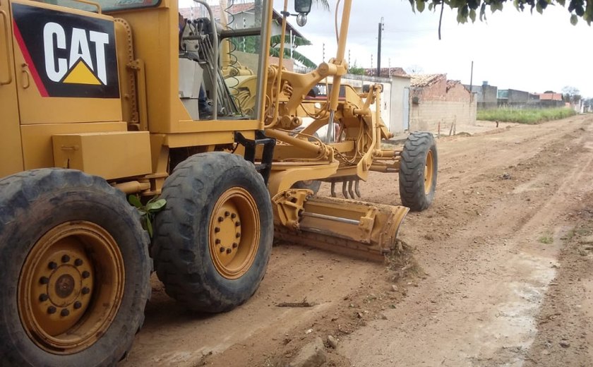 Ruas do &#8216;São Luiz I&#8217; são beneficiadas com terraplanagem em Arapiraca