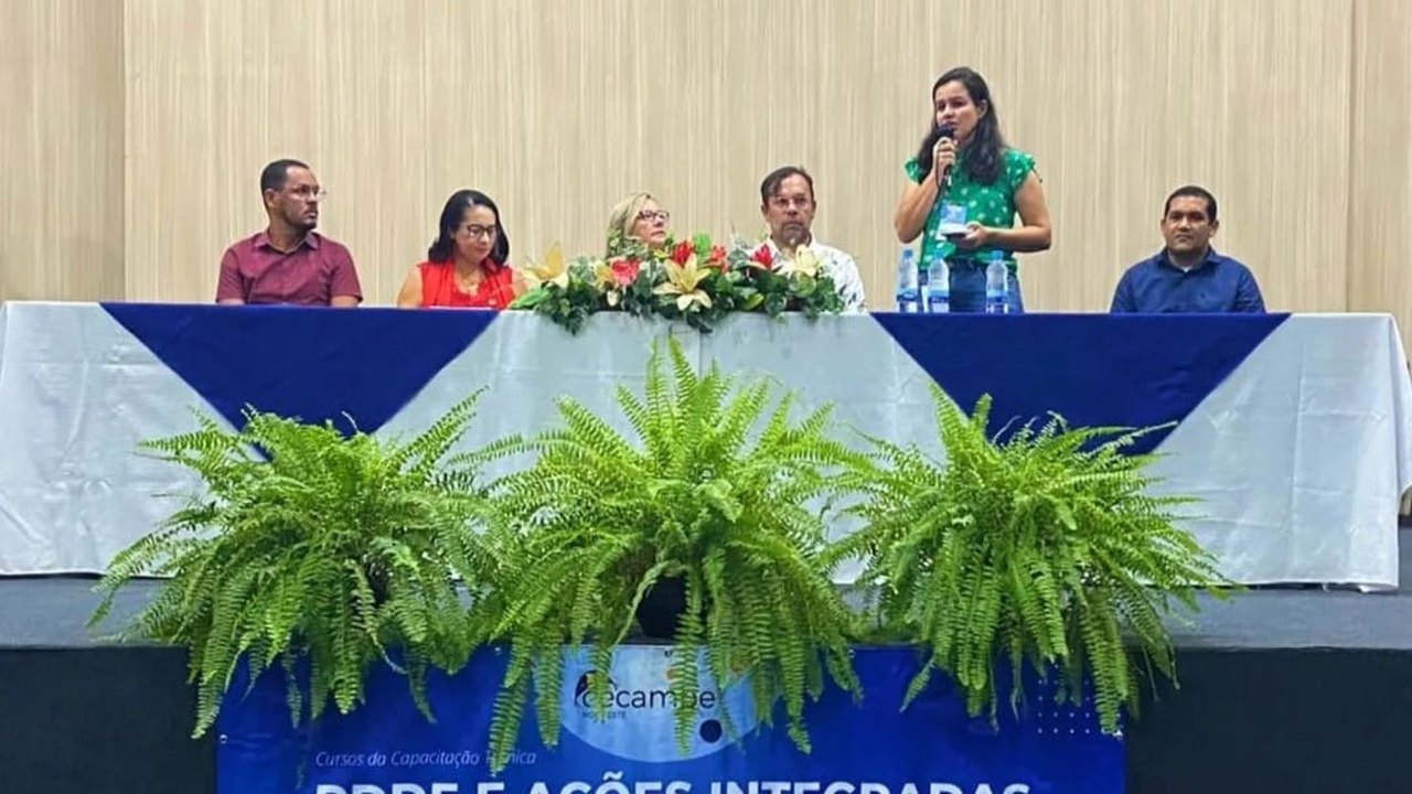 Técnicos da Semed de Major Izidoro participam em Delmiro de formação do Programa Dinheiro Direto na Escola