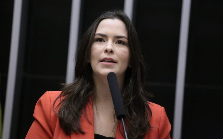 Comissão aprova projeto que permite continuar divórcio após morte de cônjuge