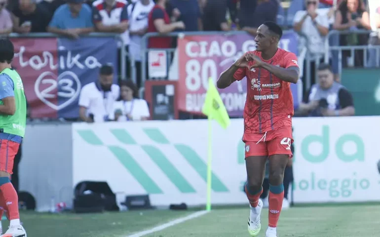 Com gol de Mina, Cagliari bate Parma e vence 1ª na Série A