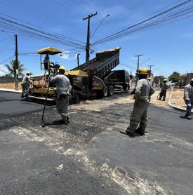 Moradores da Santa Lúcia celebram evolução das obras de pavimentação no bairro