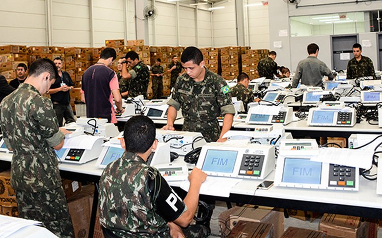 Dobra número de policiais e de militares candidatos