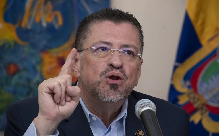Promotoria da Costa Rica abre investigação contra presidente por tráfico de influência