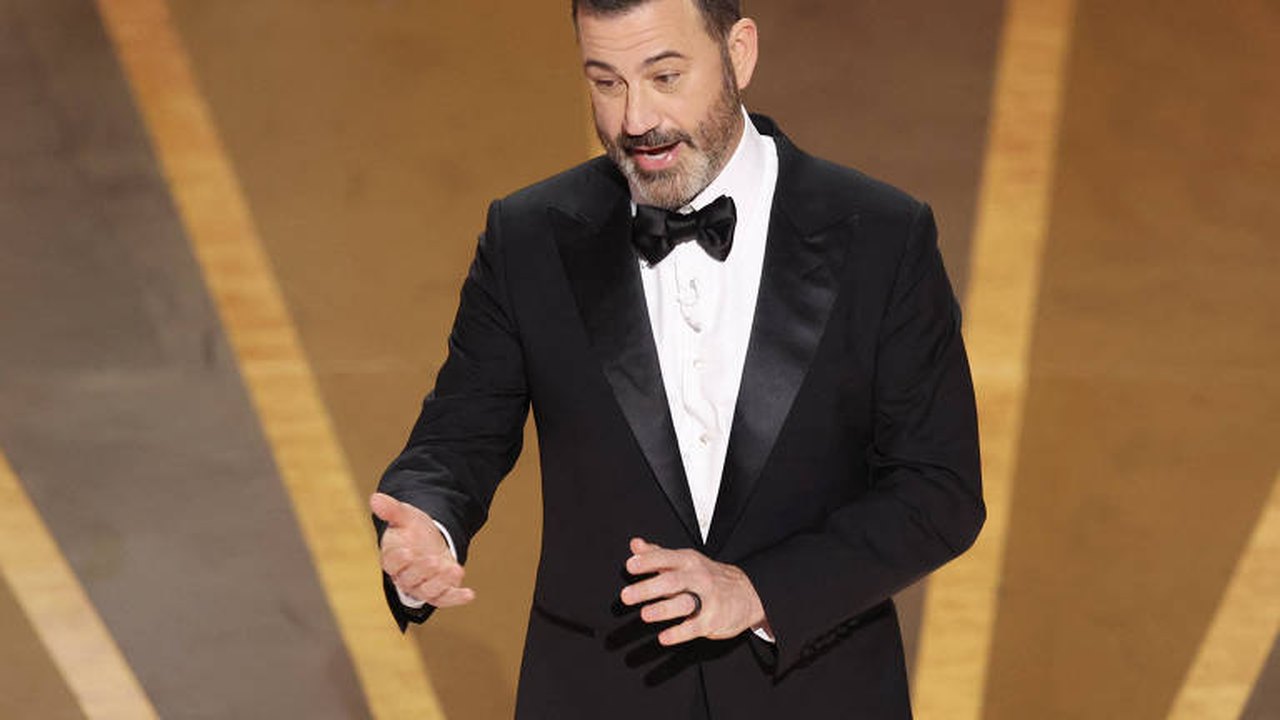 Jimmy Kimmel abre Oscar 2023 com piada sobre tapa de Will Smith em Chris Rock