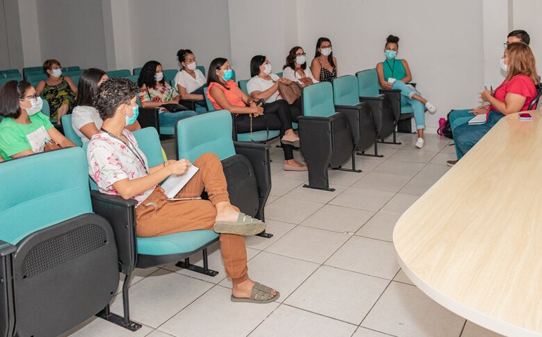 Saúde capacita sobre qualificação do cuidado com idosos em situação de rua