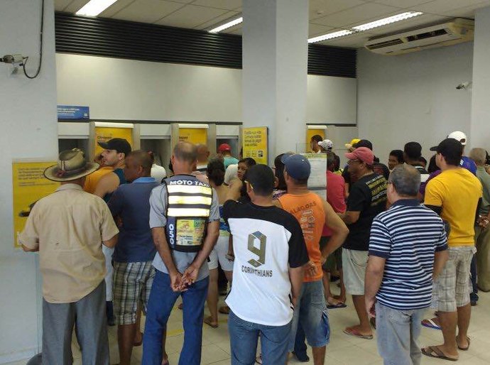 Servidores públicos de São Miguel dos Campos recebem seus pagamentos