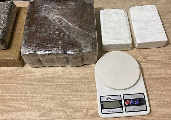 10 kg de maconha e cocaína e documento falso é encontrado em Alagoas
