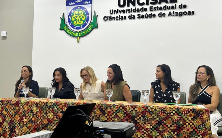 Cerest realiza seminário sobre distúrbios vocais em professores