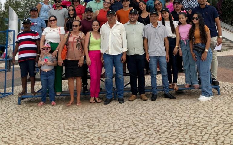 Prefeitura de Limoeiro de Anadia leva cerca de mil romeiros à Juazeiro do Norte