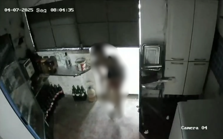 Mulher é presa após série de furtos para comprar drogas em Santana do Ipanema