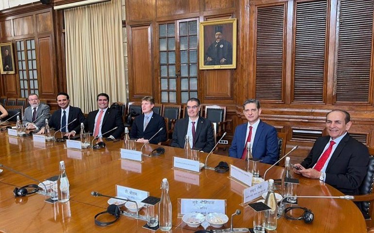 Senadores discutem transição energética global em viagem oficial à Índia