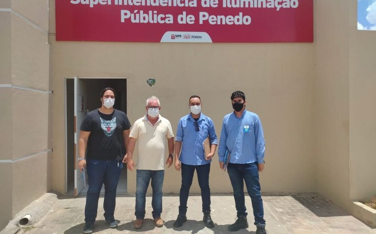 Superintendente de Iluminação Pública de Penedo se reúne com consórcio para eficiência energética