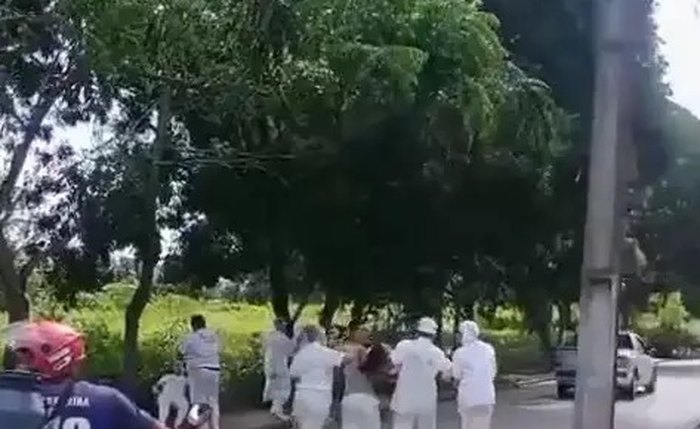 Funcionário da Frango Favorito foi afastada por colegas após passar mal com o cheiro de amônia