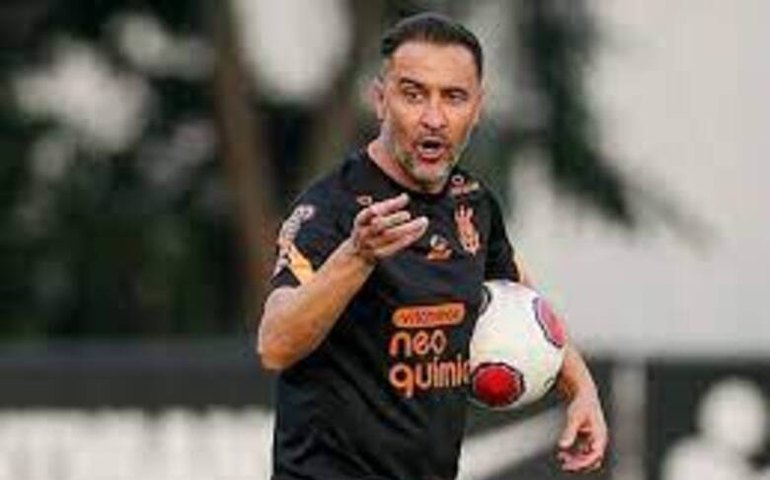 Vítor Pereira critica arbitragem após empate do Corinthians: ‘Coisa absurda’