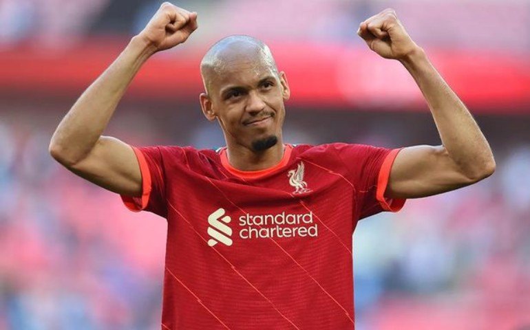 Fabinho se despede do Liverpool após cinco anos e é oficializado no árabe Al-Ittihad