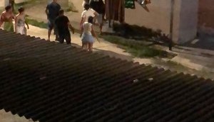 Jovem é morto a tiros e outro fica ferido dentro de casa em Aracaju