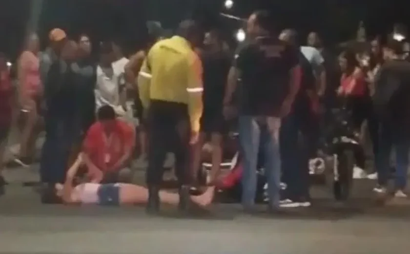 Acidente entre moto e carro deixa dois feridos em interior de AL