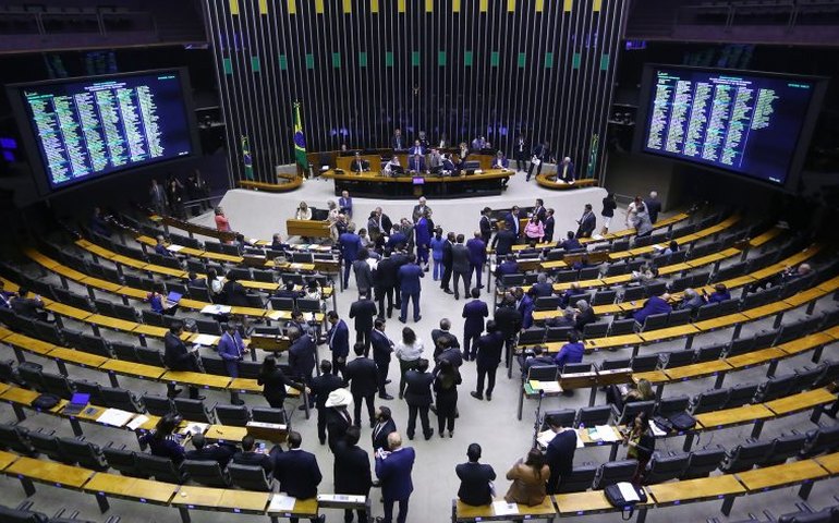 Relator reduz tributação de fundos exclusivos e ‘offshore’, e texto deve ser votado hoje na Câmara