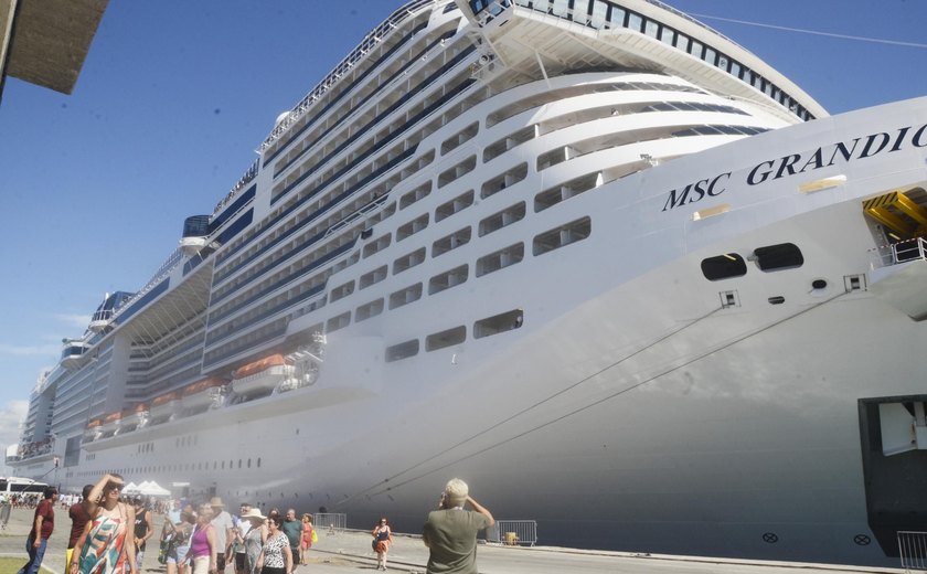  Sesau promove atendimento para turistas no porto de Maceió 