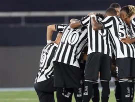 Botafogo oficializa compra de Ferraresi e assina com zagueiro até 2029