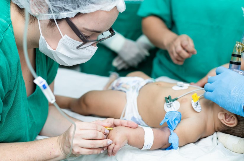 Pediatra da Sesau orienta sobre a importância do Método Canguru na redução da mortalidade infantil