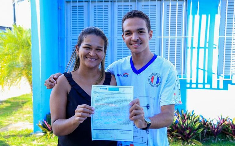 “Professora abriu minha mente para a redação”, diz estudante da rede estadual