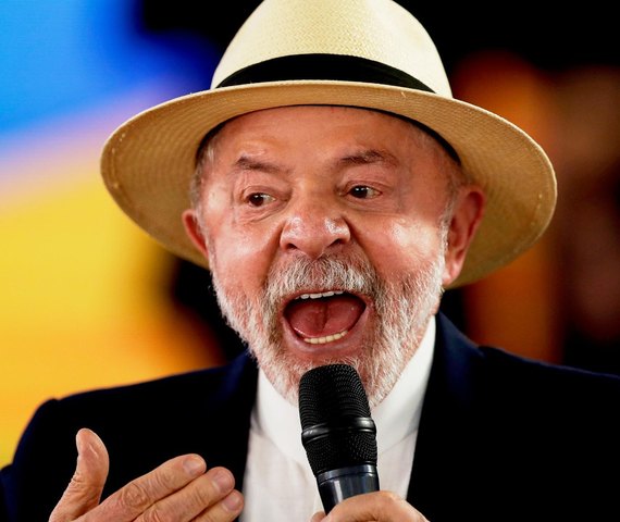 O que está em jogo nessa eleição é escolha entre barbárie e democracia, diz Lula