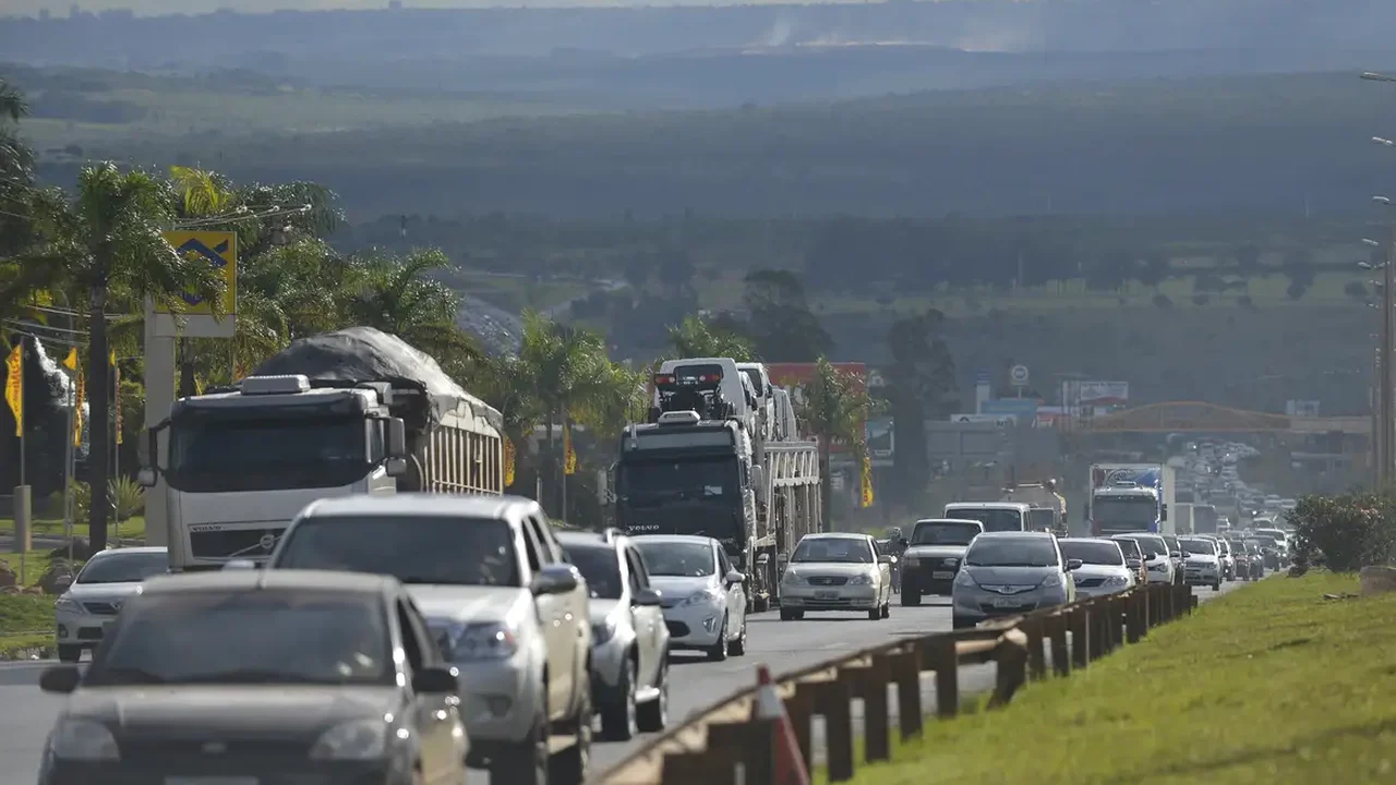 Vai viajar de carro? Veja como preparar o veículo para evitar imprevistos