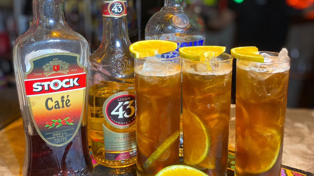 Bar Pub El Porteno homenageia jornalistas com drink especial