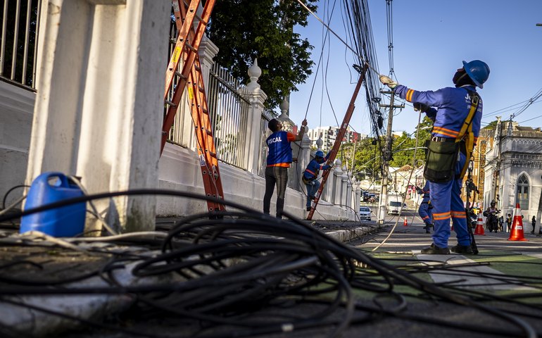 Ilumina organiza mais de 64 km de cabos com o Projeto Poste Limpo em Maceió