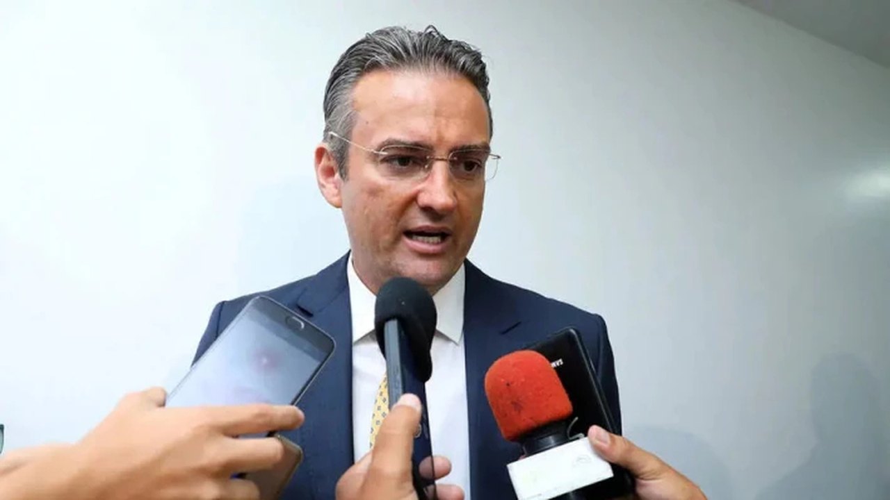 Juiz atende AGU e bloqueia R$ 6,5 mi de envolvidos em protestos golpistas no DF