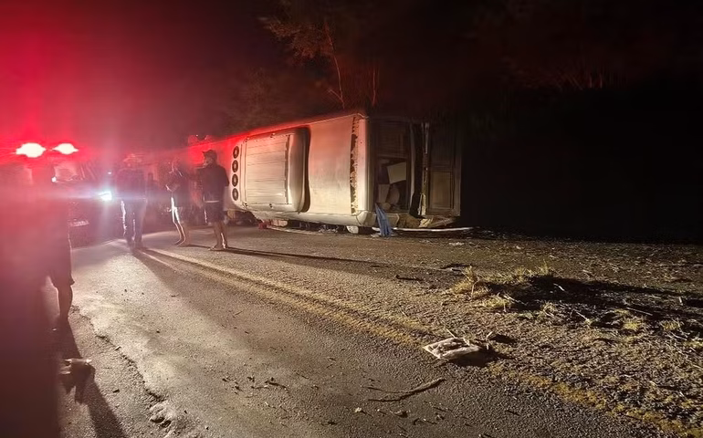 Acidente com ônibus de turismo deixa 13 mortos e dezenas de feridos na BR-423, Agreste de Pernambuco