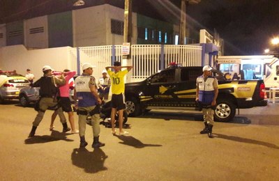 Lei Seca prende por embriaguez e flagra 17 inabilitados em Maceió