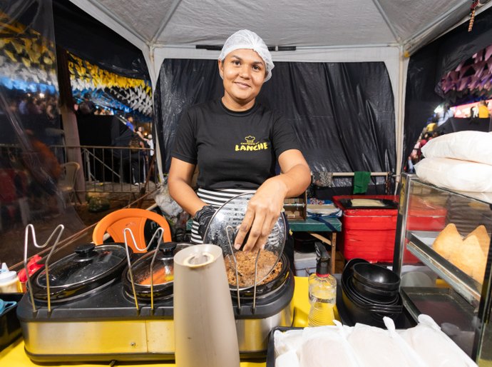 Ambulantes celebram renda garantida com festivais de Coco e Quadrilhas em Jaraguá