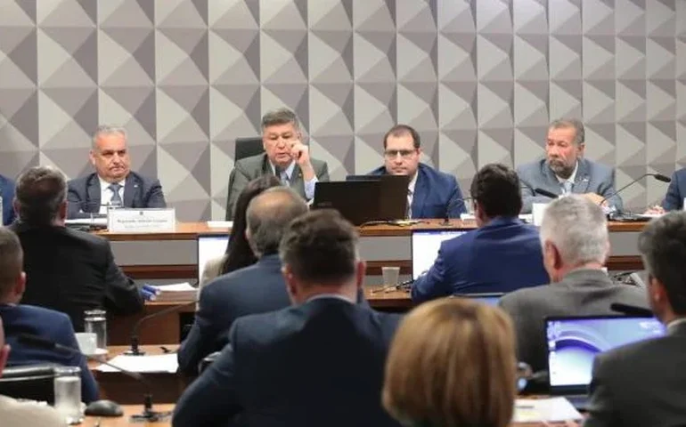 Alfredo Gaspar pede quebra de sigilos de Carlos Lupi para aprofundar investigação sobre descontos ilegais