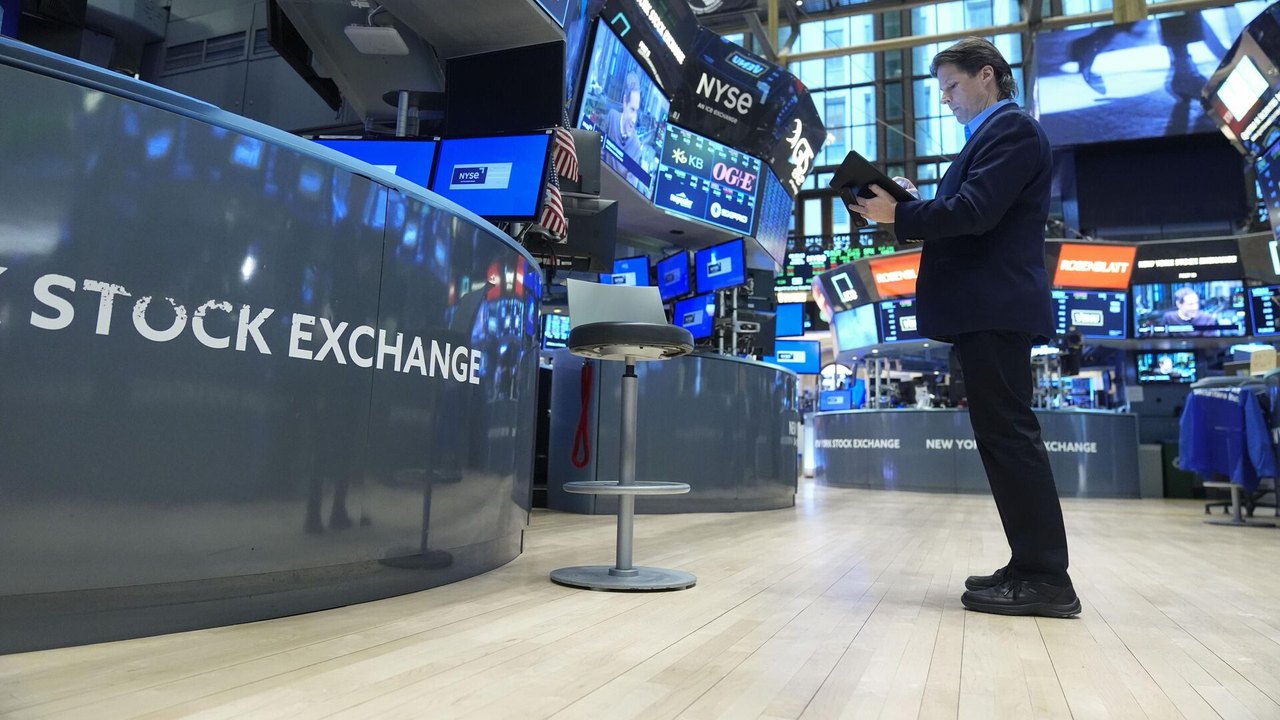 Wall Street vive uma 'segunda-feira sombria' em meio a temores de recessão nos EUA