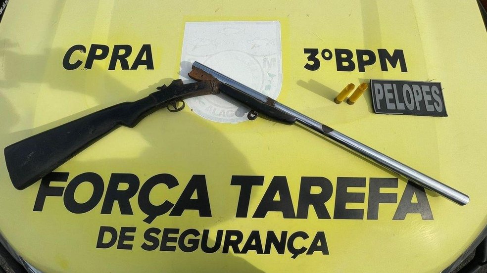 Homem é preso com espingarda após denúncia de tráfico em Arapiraca