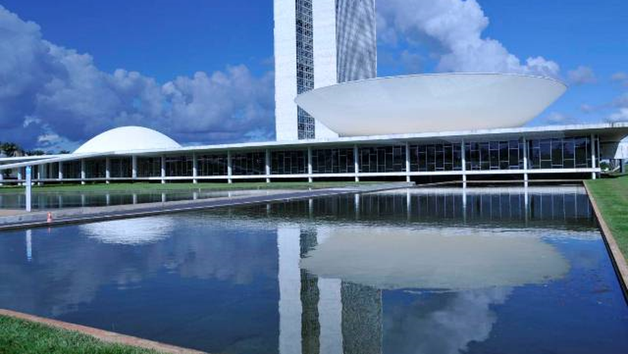 Relator quer votar fim da escala 6x1 neste mês