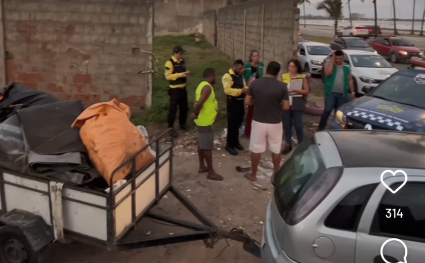 Alurb flagra descarte irregular em ponto crônico de lixo no bairro do Prado